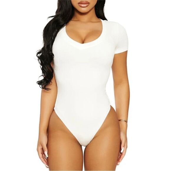 Naked Wardrobe NWT The W V-Neck T Bodysuit in Off White Size XS - Picture 2 of 9